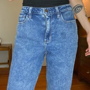 Ultra High-Rise Mom Jean